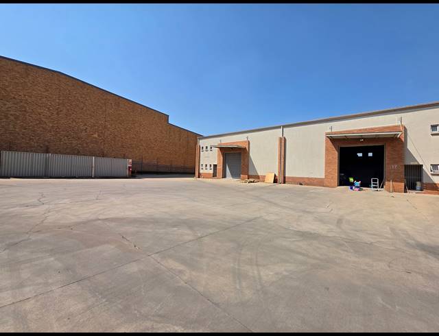 450M² WAREHOUSE TO LET IN STORMILL